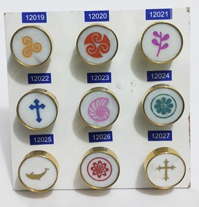 Élégants boutons de porte en gros fabriqués à la main avec des finitions personnalisables offrant une qualité supérieure pour les propriétés résidentielles de boutique - Product Image 1