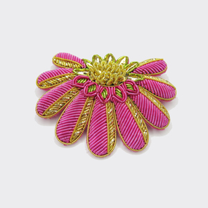 Broches de fil de lingot de tissu chenille brodé de meilleure qualité, couleur et taille personnalisées, service OEM, vente en gros à bas prix - Product Image 1