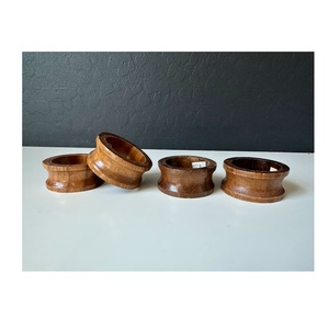 Rond de serviette carré en bois fait à la main pour la maison hôtel personnalisé rond de serviette en bois produit de vaisselle pour la maison - Product Image 1