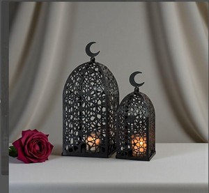 Lámpara de Media Luna de Metal con Acabado Dorado y Negro, Diseño Intrincado, Brillo Suave de Vela, Ideal para Decoración Festiva del Hogar y Regalos - Product Image 2