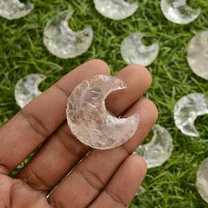 Cristal de quartz clair naturel sculpté en forme de croissant de lune, pierre précieuse de guérison métaphysique, fabrication de bijoux, luxe pour enfants, hindouisme - Product Image 3