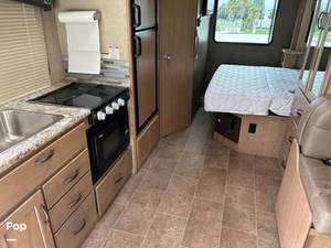 Camping-car T-h-o-r Motor Coach C-h-a-t-e-a-u 24BL 2019 avec climatisation Euro 6 pour 4 à 6 personnes - Product Image 2