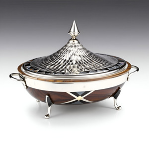 Casserole Artisan Elegance Incrustation de bois complexe et métal texturé Plats à friture en acier inoxydable avec couvercle pour un service élégant - Product Image 3