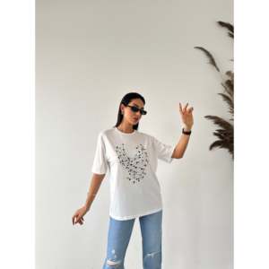 T-shirt 100% coton imprimé avec détails perlés, tissu jersey respirant - Product Image 5