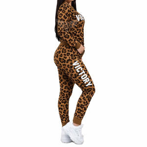 ชุดแทรคสูทลายพรางสำหรับผู้หญิงแบบ Private Label พร้อมเสื้อสเวตเชิ้ตและกางเกงจ็อกเกอร์ปักโลโก้ตามสั่ง - Product Image 3