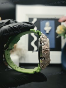 Reloj Digital de Lujo con Incrustaciones de Diamantes, Correa de Resina Verde Neón, Bisel con Diamantes Moissanite VVS, Resistente a Impactos, Sumergible 20 BAR, Unisex - Product Image 5
