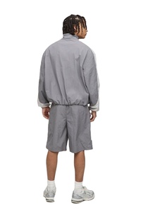 Conjunto cortavientos de dos tonos para hombre, chaqueta gris con Cremallera de nailon y pantalones cortos a juego, ropa deportiva ligera, chándal 2026 - Product Image 5