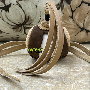 Cagoule de fauconnerie arabe prête à expédier Burqa en cuir de haute qualité avec design qatari traditionnel pour faucons - Product Image 3