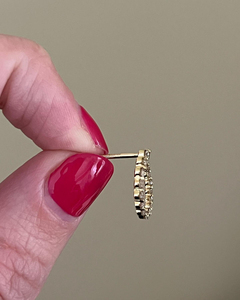 Pendientes minimalistas de moissanita de oro de 14 quilates Aros de diamantes en diseño de aro pequeño Pendientes minimalistas de oro de 14 quilates elegantes para ella - Product Image 2