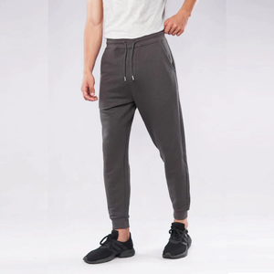 Pantalones de chándal para hombre deportivos de calle con logotipo personalizado, pantalones transpirables de secado rápido, pantalones de chándal de gran tamaño con múltiples bolsillos para hombre de BD - Product Image 1