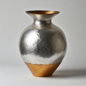 Jarrón de diseñador NovaBloom, jarrón de Metal de diseño con acabado de bronce alto Opulent Grace, exquisito acento hecho a mano para decoración del hogar - Product Image 6