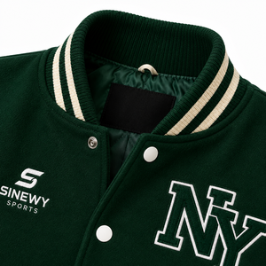Chaqueta Varsity Verde para Hombre SINEWY SPORTS con Bordado de NY en las Mangas de Cuero, Estilo Preppy, Logotipo Frontal, para Invierno - Product Image 4