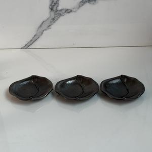 Plato de Servir Vintage con Forma de Hoja para Frutos Secos, Hecho a Mano en Metal con Acabado en Níquel Negro, Diseño Moderno, Vajilla de Alta Calidad - Product Image 4