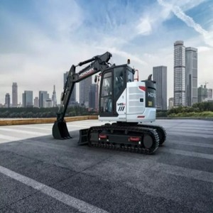 รถขุดตีนตะขาบสีขาวขนาดเล็ก รุ่น Hidromek 220 สำหรับงานก่อสร้างและจัดสวน - Product Image 1