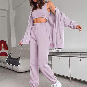 ชุดเซ็ต 3 ชิ้นสำหรับผู้หญิง ลายโลโก้แบบกำหนดเอง เสื้อฮู้ดแขนสั้นแบบสวม ผ้าทึบ เสื้อกล้าม และกางเกงขายาว - Product Image 4