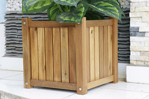 Boîte à fleurs carrée conçue pour l'exposition de plantes, offrant une forme élégante, une structure durable et une utilisation pratique pour l'intérieur et l'extérieur - Product Image 4