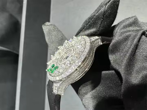 Montre en diamant Moissanite de qualité supérieure pour hommes Montre bling entièrement glacée avec bracelet en acier inoxydable et design Hip Hop de luxe - Product Image 5