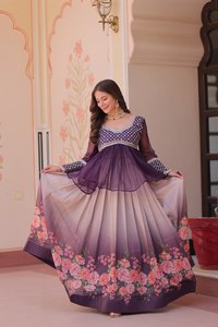 Lancement du nouveau tissu Designer Lehenga Choli Cosmos avec imprimés de fleurs Tissu Choli en mousseline de soie avec travail brodé - Product Image 2