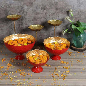 Urli martillado de artesanía brillante para elegancia festiva armonía dorada atractivo atemporal HECHO DE Metal duradero para ocasiones Diwali - Product Image 1