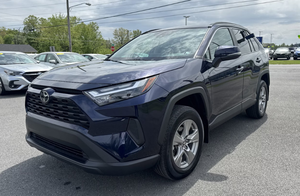 Toyota RAV4 XLE SUV 2024 d'occasion certifiée disponible à la vente - Product Image 3