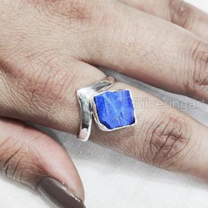 Bague pour femme en pierre brute, Lapis Lazuli naturel, motif couronne en V, en argent sterling 925, bijoux de Noël - Product Image 4