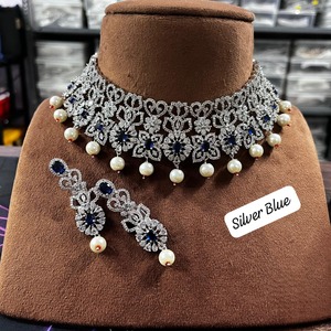 Collier de diamants américains de créateur de luxe avec boucles d'oreilles pour femmes, parfait pour les mariages, les fêtes et les occasions spéciales - Product Image 1