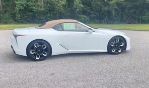 JTHMPAAY1RA110679 2024 รถคูเป้หรู ขับเคลื่อนล้อหลัง เครื่องยนต์ 5.0 ลิตร V8 471 แรงม้า แรงบิด 540 นิวตันเมตร ความเร็วสูงสุด 270 กม./ชม. ภายในตกแต่งด้วยหนังพรีเมียม ไมล์น้อย - Product Image 2