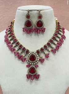 Conjunto de collar de diseño elegante tradicional de Kundan con pendientes elegantes, aspecto de piedra para mujeres y niñas para ropa de boda, ropa de fiesta - Product Image 2