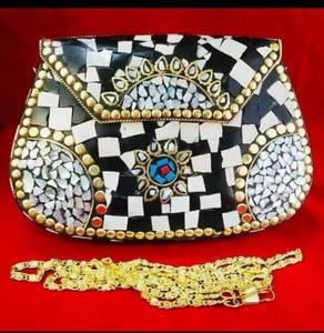 Bolso de mano de piedra y resina hecho a mano, monedero de noche, diseño único personalizado de la mejor calidad - Product Image 1