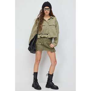 Veste en jean avec accessoires détaillés - Product Image 3