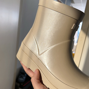 Nouveau <span class=keywords><strong>Beige</strong></span> Solide Couleur Slip Resistance Sexy Glitter Femmes Bottes De <span class=keywords><strong>Pluie</strong></span> À La Mode - Product Image 3
