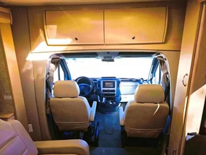FOURNISSEUR DE CARAVANE DE LOISIR D'OCCASION 2013 Leisure Travel Unity U 2 4 M Classe B+ à vendre - Product Image 4