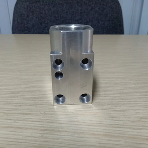 Piezas de metal de precisión personalizadas de fábrica Servicios de mecanizado de fresado CNC de aleación de aluminio personalizados Acero inoxidable EDM de alambre rápido - Product Image 1