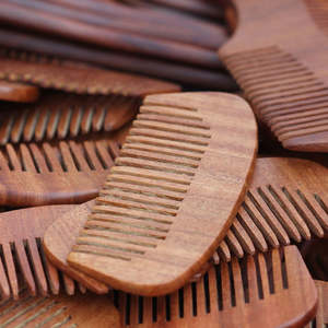 Peine Ancho de Madera Ecológico Hecho a Mano con Logotipo Personalizado, con Masaje para el Cuero Cabelludo, Diseño de Moda en Madera Natural - Product Image 3