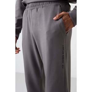 Ensemble de survêtement décontracté pour homme en coton gris foncé, épais, doux, texturé, coupe confortable avec motif imprimé - 85253 - Product Image 5