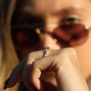 Bague de fiançailles Moissanite coupe ovale 8x6mm avec marquise et pierres latérales rondes | Bijoux fins de mariage de mariée - Product Image 3