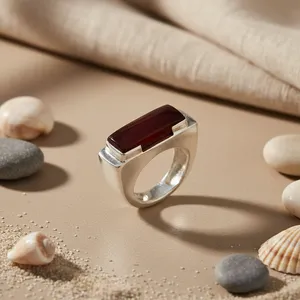 Bague en argent 925 avec grenat rectangulaire, bijou raffiné pour femme, pièce délicate et élégante, sertie de rhodium et de platine - Product Image 3