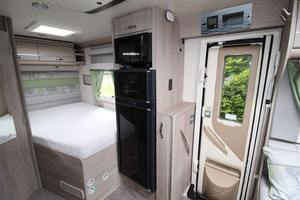Autocaravanas de lujo usadas 2024 en venta para aventuras de camping con aire y agua. - Product Image 3