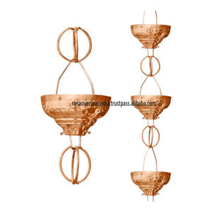 Cadena de lluvia martillada de lujo Premium Hermoso reemplazo de canalón con tazas decorativas que atrapan y guían el agua de lluvia a buenos precios - Product Image 1