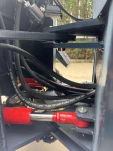 Mini-chargeuse agricole articulée compacte de 4 tonnes avec godet pour travaux agricoles - Product Image 2