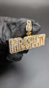 Colgante de Lujo con Letra Inicial Personalizada, Incrustado con Moissanita VVS de Corte Redondo, en Plata de Ley 925 con Baño de Rodio - Product Image 2