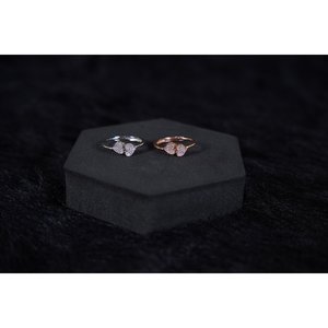 Anillo de Plata de Ley 925 Silverings con Corazón sobre Corazón, Diamante, Zafiro Rosa y Granate, Chapado en Oro de 10K y Rodio, Ideal para Compromiso - Product Image 2