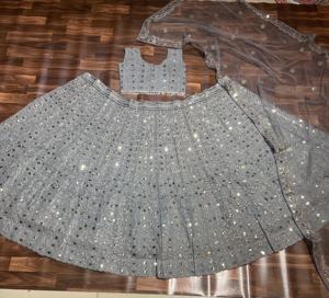 Te presentamos la colección más hermosa última boda Lehenga - Product Image 5