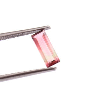 พลอยทัวร์มาลีนทรงบาแก็ตต์สองสี คุณภาพ AAA น้ำหนัก 0.75 กะรัต สำหรับทำเครื่องประดับ - Product Image 3
