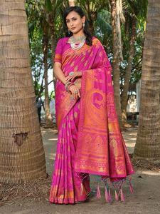 Royal and Rich Meilleur tissu Saree Pallu avec chemisier à bordure Vêtements indiens et pakistanais garantis - Product Image 5