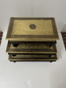 Juego de 3 chowkis/bajots de madera hechos a mano con latón puro y madera natural para regalo, boda, decoración del hogar con estilo antiguo. - Product Image 4