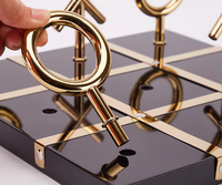 Base en marbre noir de qualité supérieure Tic tac Toe Game Sculpture pour la décoration intérieure et la décoration de table Utilisez un design abstrait avec plaqué or