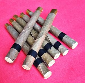 Rouleaux de feuilles d'ébène naturel Produit de première qualité du marché Offre Spéciale meilleurs prix Rouleaux de feuilles d'ébène biologiques aromatisés roulés à la main Menthe - Product Image 3