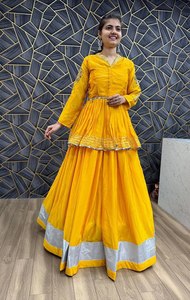 Haute qualité jaune Kedyu Lehenga ensemble en Chinon fil séquence travail traditionnel Navtarti vêtements de mariage pour les fêtes - Product Image 2