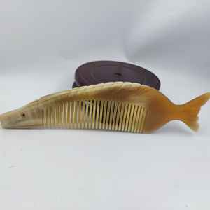 Peine para el Cuidado del Cabello de Cuerno Natural Grabado a Mano, Hecho a Mano por The Craft Exim, para el Cuidado Diario y un Uso Suave - Product Image 5